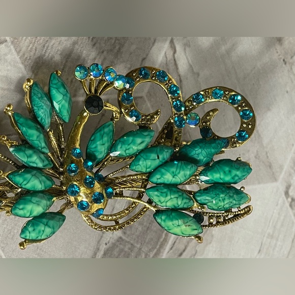 Elegant Vintage Peacock Gold and Green Hair Clip Blue Pave Setting Unique Rare - Picture 4 of 9